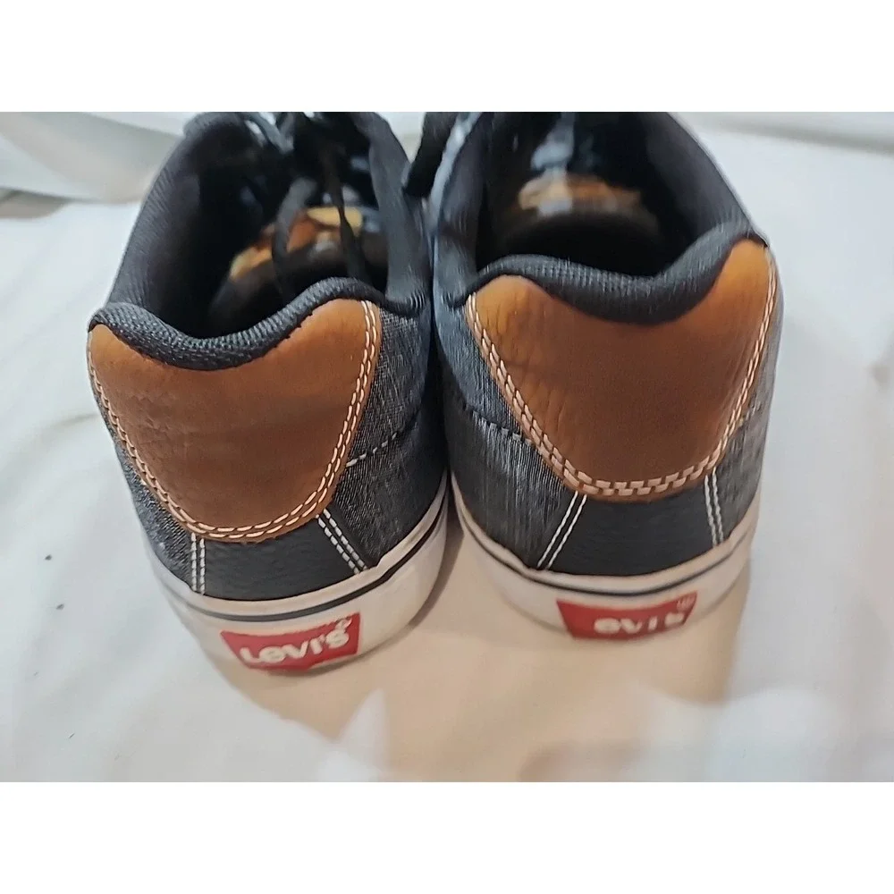 Levi Strauss~Comfort Shoes~Mens~Size 10.5 ~Casual~Skateboard Sneakers~51952641A